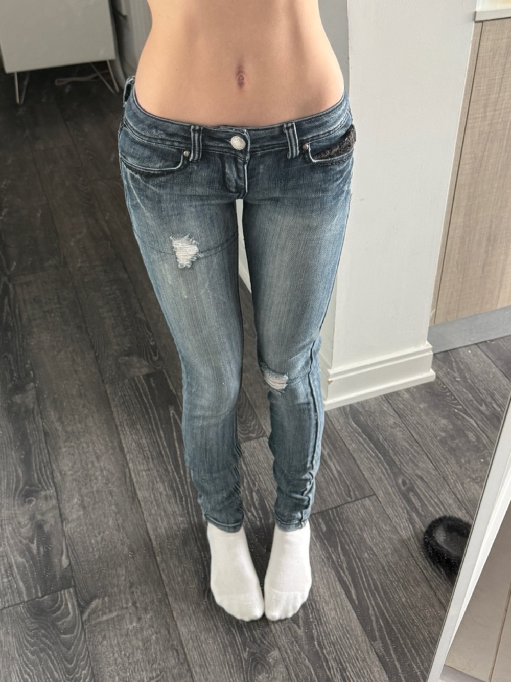 Y2K light wash low rise jeans
